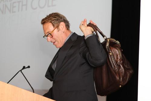 Hal Rubenstein of InStyle presenting the Iconoclast Recipient to Kenneth Cole