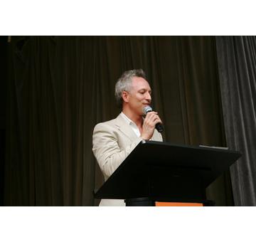 Presenter, Lincoln Moore, SVP amp DMM for Saks Fifth Avenue