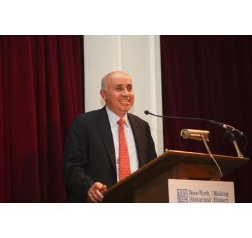 Presenter, Milton Pedraza, CEO of the Luxury Institute